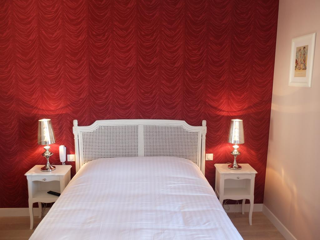 Auberge Du Grand Dauphin Dhuizon Kültér fotó
