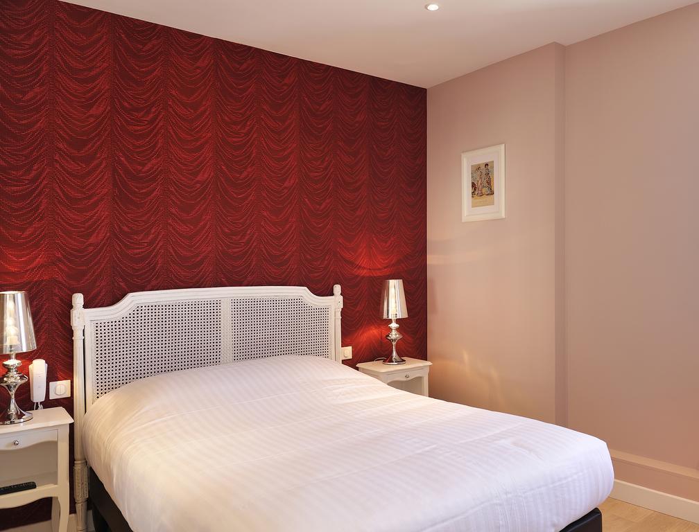 Auberge Du Grand Dauphin Dhuizon Szoba fotó