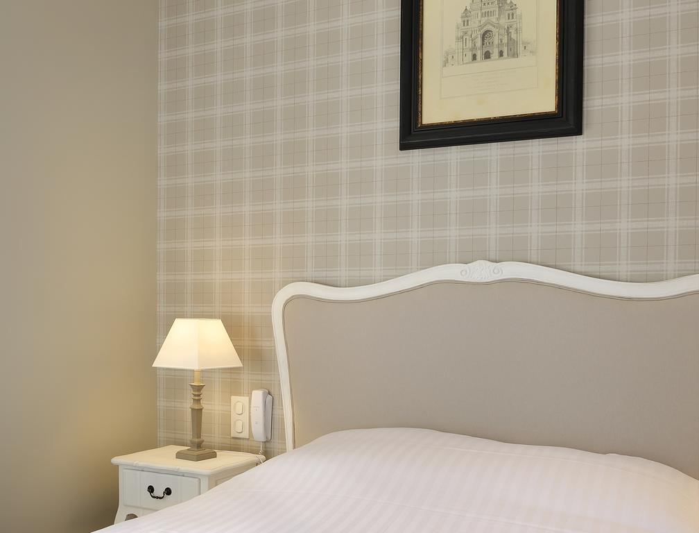 Auberge Du Grand Dauphin Dhuizon Szoba fotó