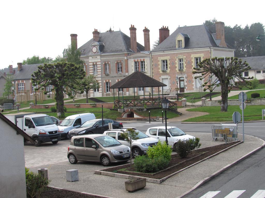 Auberge Du Grand Dauphin Dhuizon Kültér fotó