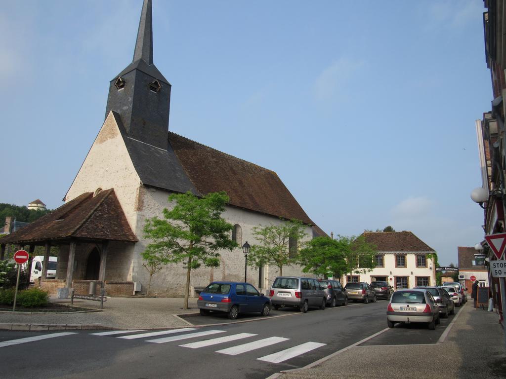 Auberge Du Grand Dauphin Dhuizon Kültér fotó