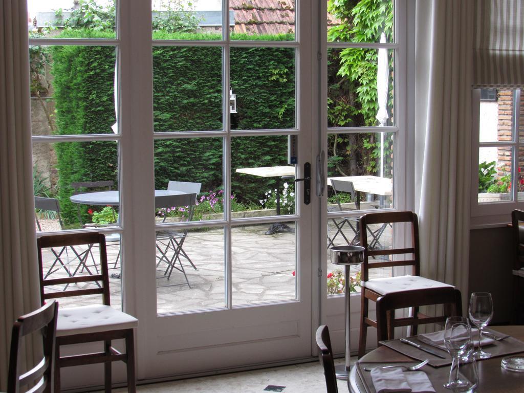 Auberge Du Grand Dauphin Dhuizon Kültér fotó